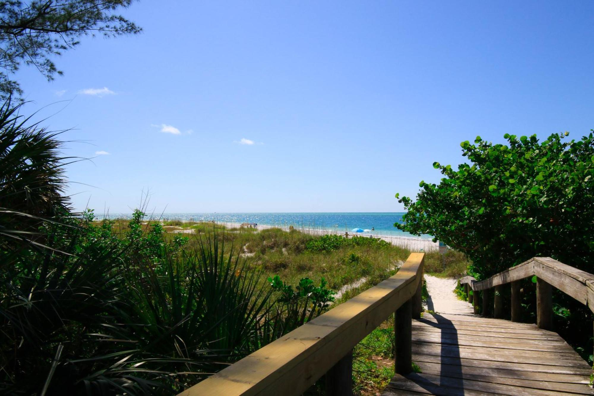 Anna Maria Island Runaway Tropical Dream-One Minute Walk To The Beach-Heated Pool Брейдентон-Біч Екстер'єр фото