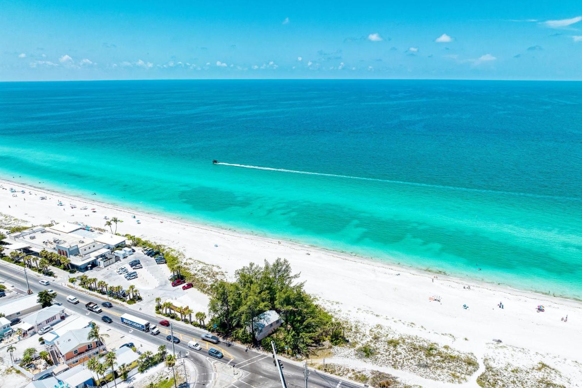 Anna Maria Island Runaway Tropical Dream-One Minute Walk To The Beach-Heated Pool Брейдентон-Біч Екстер'єр фото