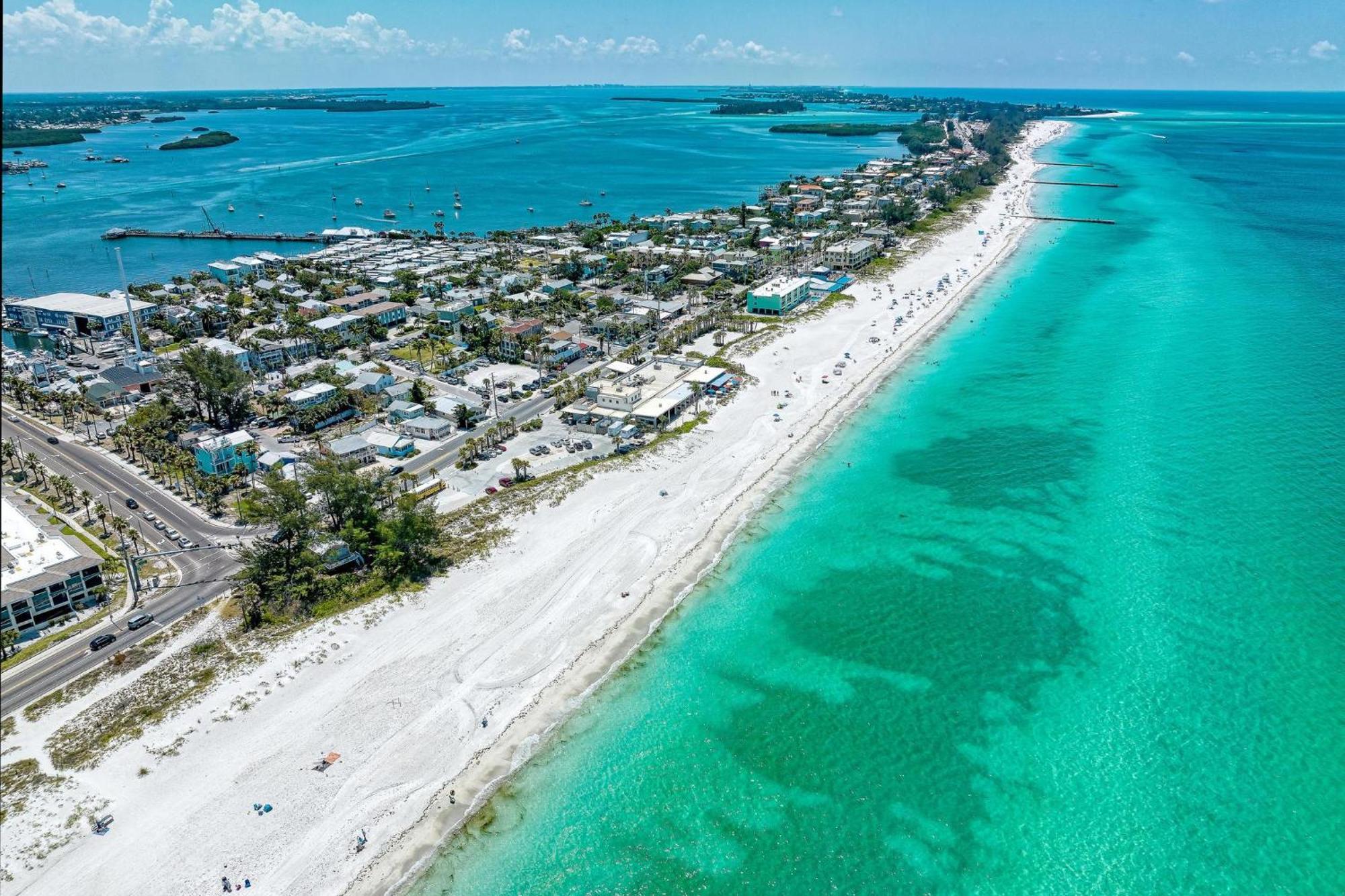 Anna Maria Island Runaway Tropical Dream-One Minute Walk To The Beach-Heated Pool Брейдентон-Біч Екстер'єр фото