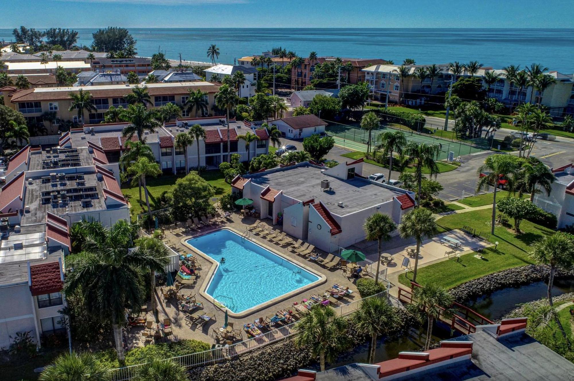 Anna Maria Island Runaway Tropical Dream-One Minute Walk To The Beach-Heated Pool Брейдентон-Біч Екстер'єр фото