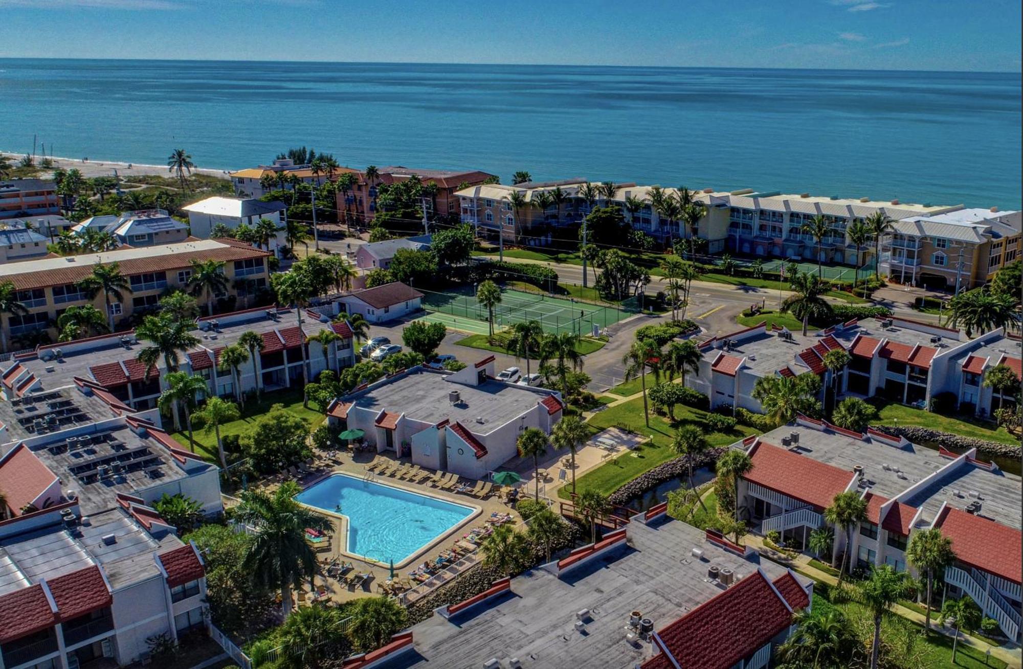 Anna Maria Island Runaway Tropical Dream-One Minute Walk To The Beach-Heated Pool Брейдентон-Біч Екстер'єр фото