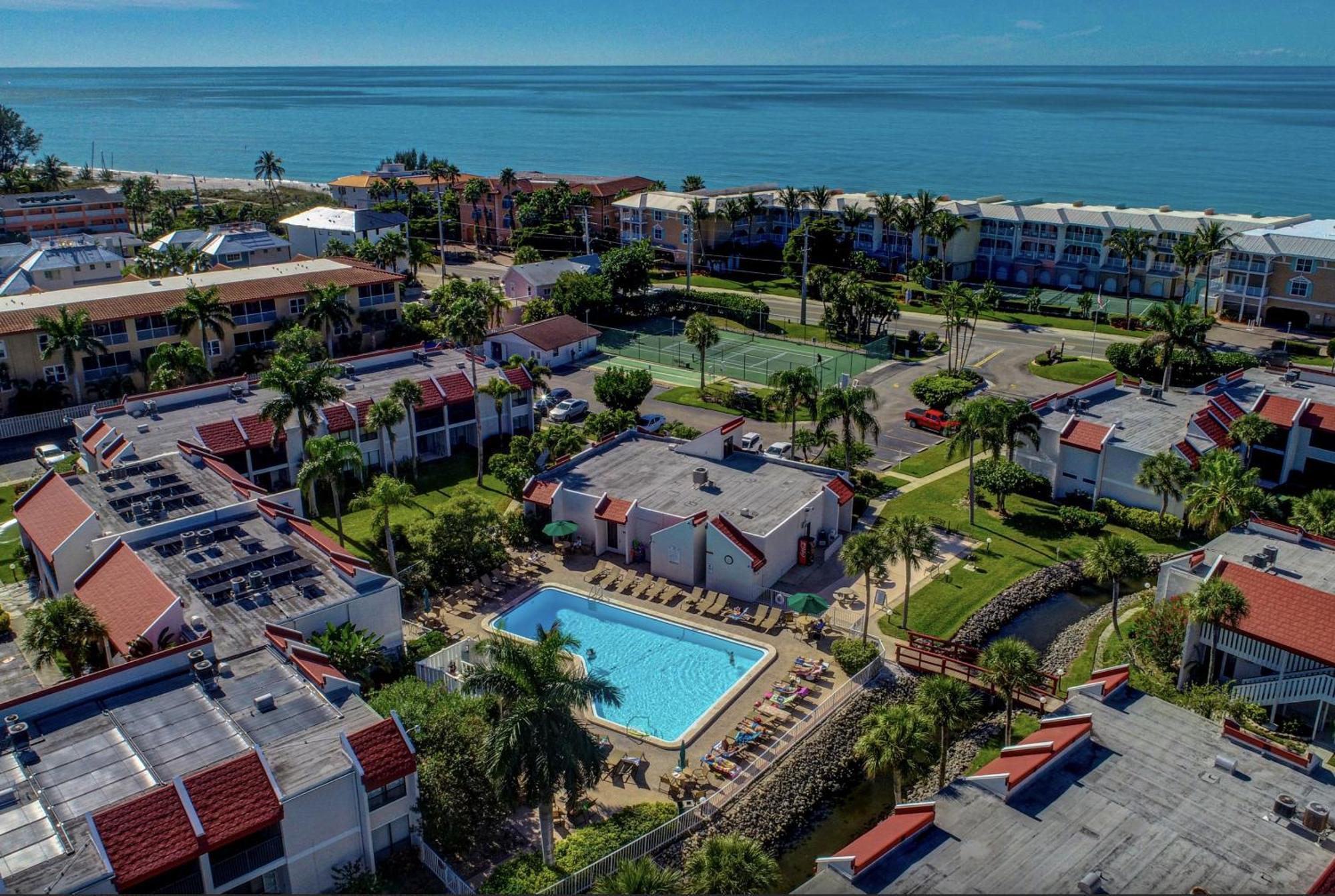 Anna Maria Island Runaway Tropical Dream-One Minute Walk To The Beach-Heated Pool Брейдентон-Біч Екстер'єр фото
