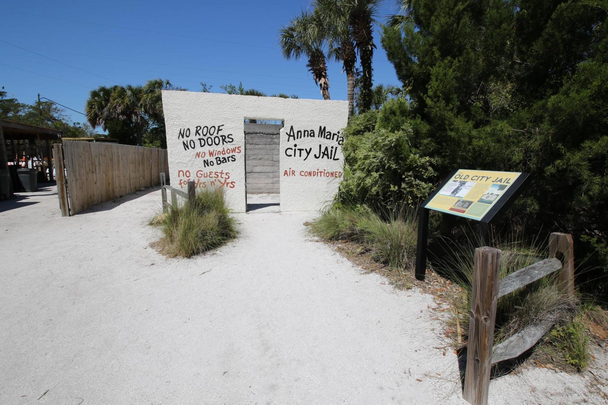 Anna Maria Island Runaway Tropical Dream-One Minute Walk To The Beach-Heated Pool Брейдентон-Біч Екстер'єр фото