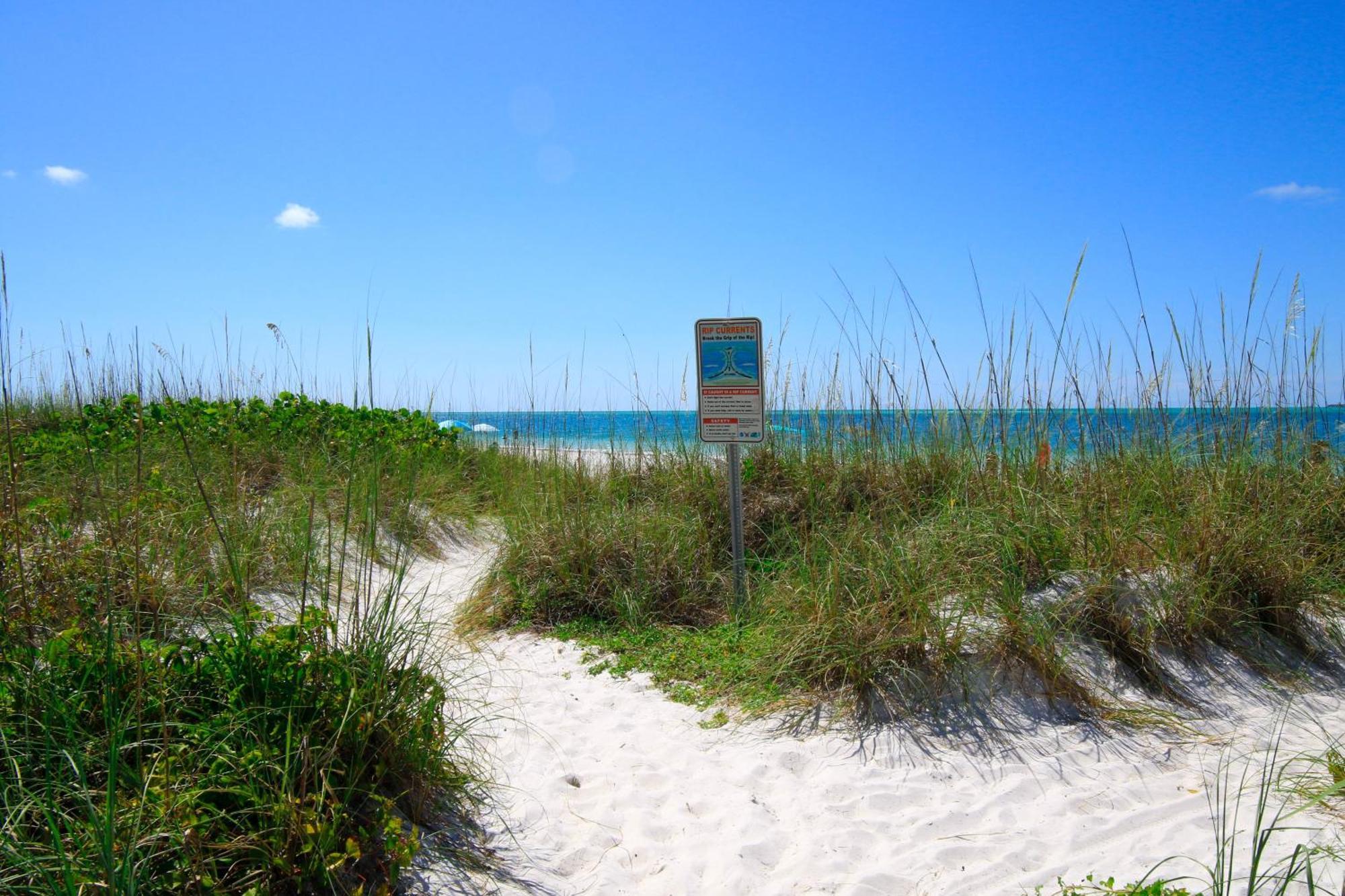 Anna Maria Island Runaway Tropical Dream-One Minute Walk To The Beach-Heated Pool Брейдентон-Біч Екстер'єр фото
