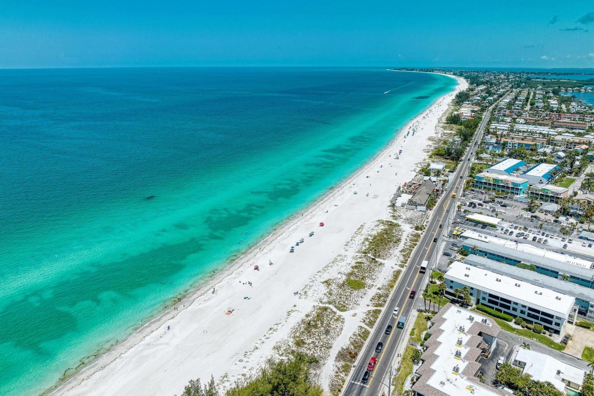 Anna Maria Island Runaway Tropical Dream-One Minute Walk To The Beach-Heated Pool Брейдентон-Біч Екстер'єр фото