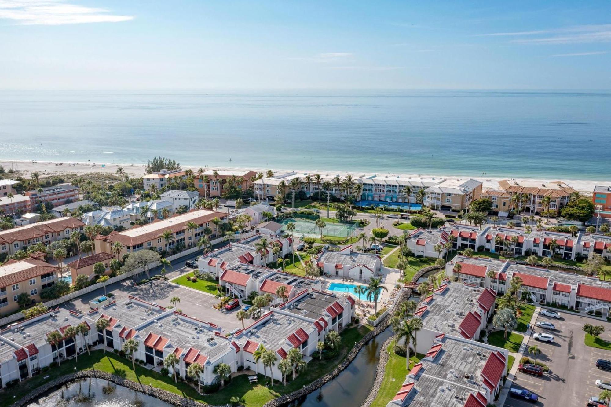 Anna Maria Island Runaway Tropical Dream-One Minute Walk To The Beach-Heated Pool Брейдентон-Біч Екстер'єр фото