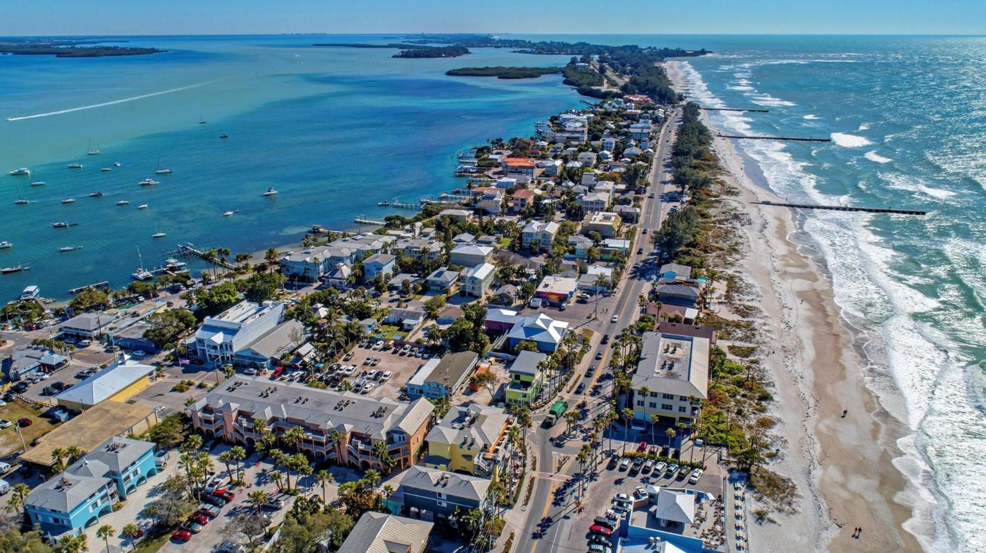 Anna Maria Island Runaway Tropical Dream-One Minute Walk To The Beach-Heated Pool Брейдентон-Біч Екстер'єр фото