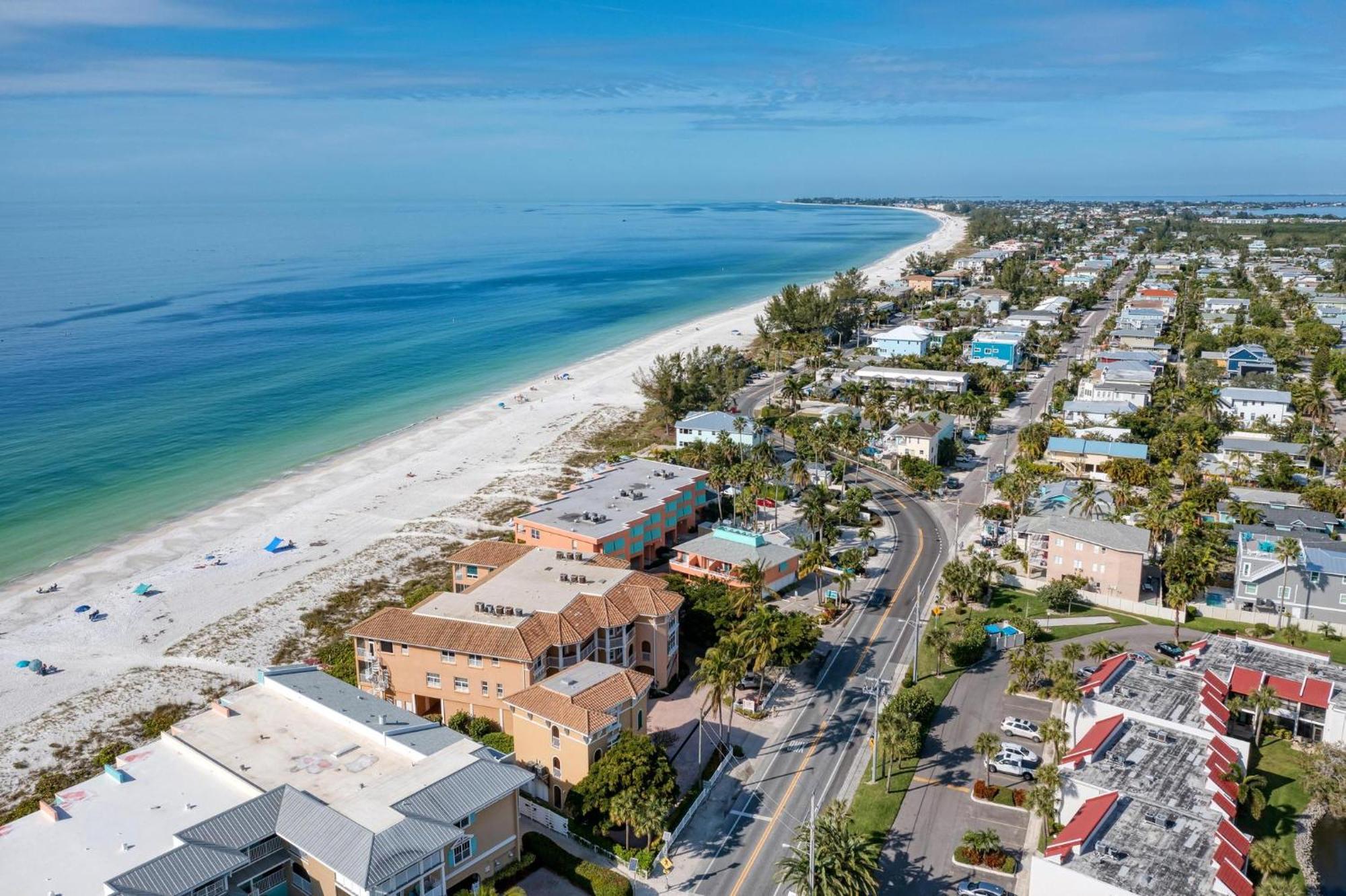 Anna Maria Island Runaway Tropical Dream-One Minute Walk To The Beach-Heated Pool Брейдентон-Біч Екстер'єр фото
