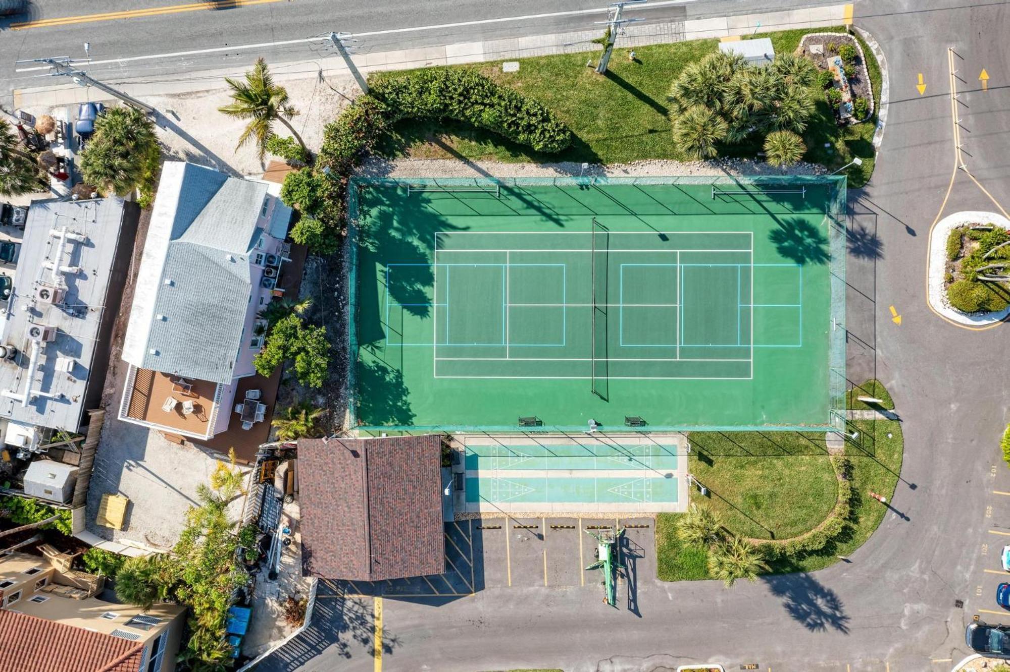 Anna Maria Island Runaway Tropical Dream-One Minute Walk To The Beach-Heated Pool Брейдентон-Біч Екстер'єр фото