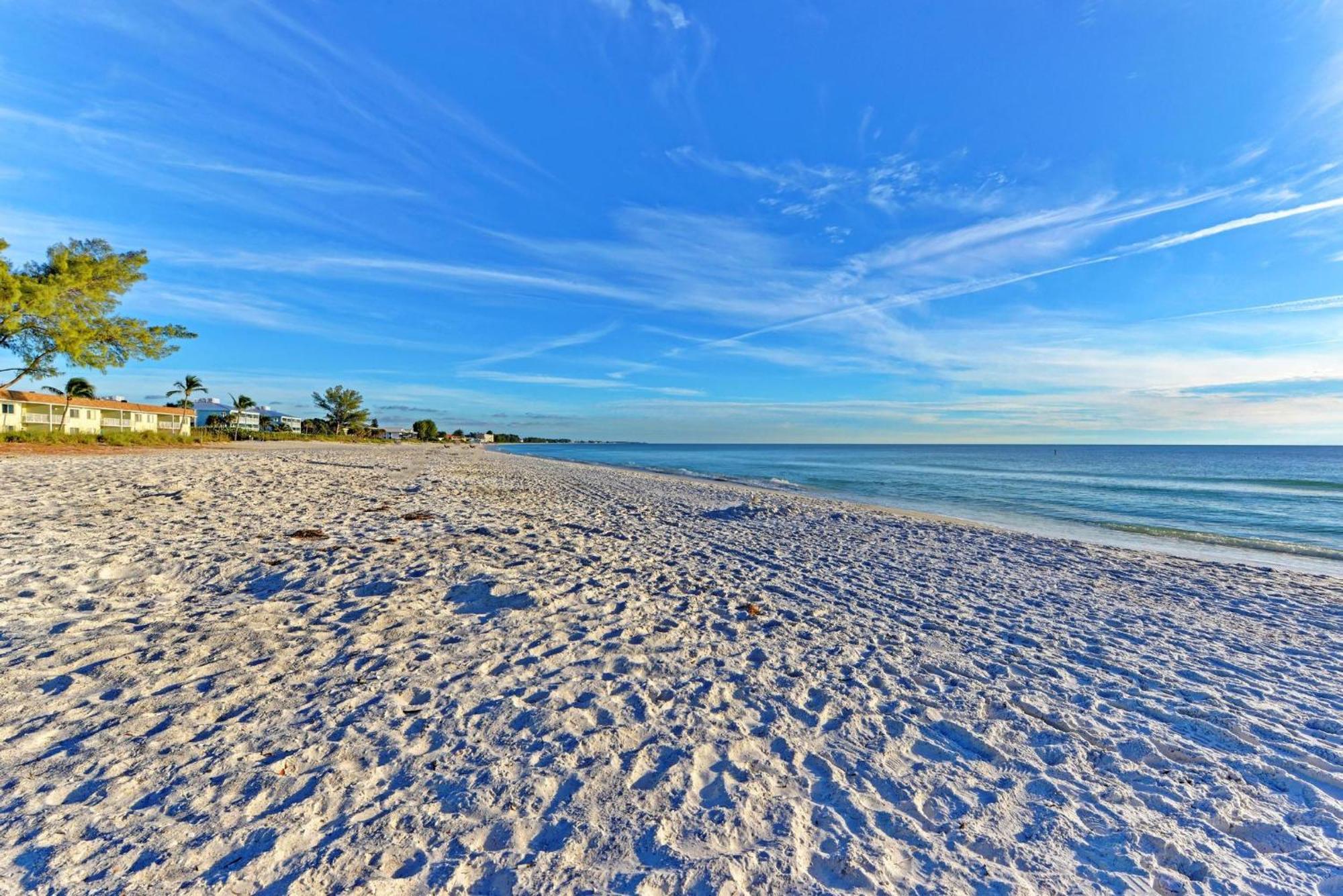 Anna Maria Island Runaway Tropical Dream-One Minute Walk To The Beach-Heated Pool Брейдентон-Біч Екстер'єр фото